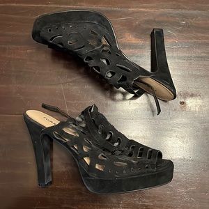 Torrid Wide Width Scalloped Peep Toe Platforms. 5.5in heel with 1.5in platform.